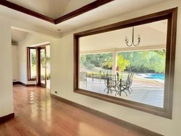 Exclusiva Casa con Piscina y Terreno de Ensueño en Cumbayá