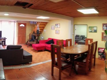 ¡Casa sólida en El Bosque! Pasaje San Clemente