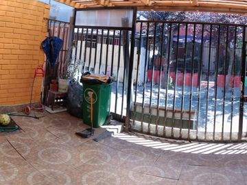 ¡Casa sólida en El Bosque! Pasaje San Clemente