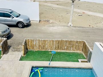 Vendo casa de playa con piscina, amoblada en 2da. fila, condominio Neptuno, Cerro Azul, Cañete, km 129.90