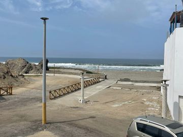 Vendo casa de playa con piscina, amoblada en 2da. fila, condominio Neptuno, Cerro Azul, Cañete, km 129.90
