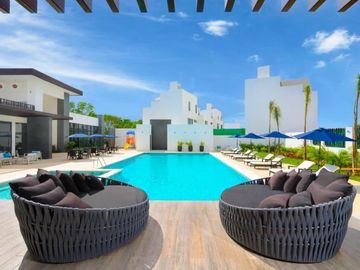 CASA CON JARDIN EN RESIDENCIAL PRIVADO CON CASA CLUB