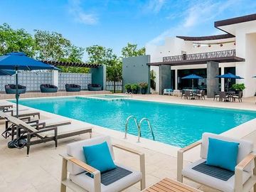 CASA CON JARDIN EN RESIDENCIAL PRIVADO CON CASA CLUB