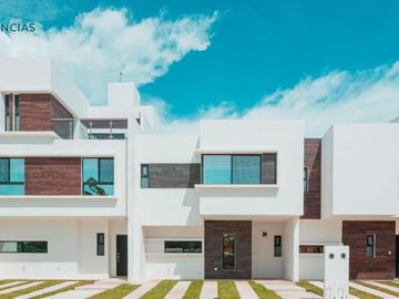 CASA CON JARDIN EN RESIDENCIAL PRIVADO CON CASA CLUB