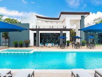 CASA CON JARDIN EN RESIDENCIAL PRIVADO CON CASA CLUB
