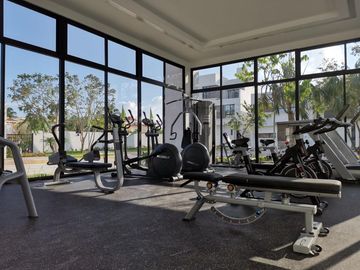 CASA CON JARDIN EN RESIDENCIAL PRIVADO CON CASA CLUB