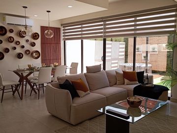 CASA CON JARDIN EN RESIDENCIAL PRIVADO CON CASA CLUB