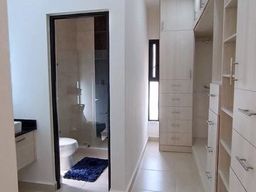 CASA CON JARDIN EN RESIDENCIAL PRIVADO CON CASA CLUB