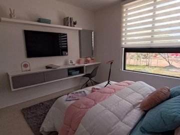 CASA CON JARDIN EN RESIDENCIAL PRIVADO CON CASA CLUB