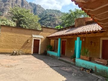 CASA EN VENTA EN PUEBLO MISTICO  AMATLAN DE QUETZALCOATL, TEPOZTLAN MORELOS $10,900,000.00