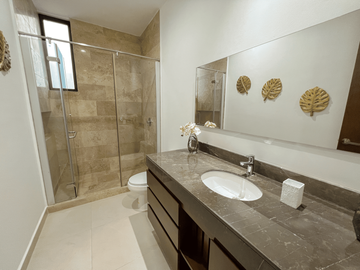 CASA 3 HABITACIONES CON JARDIN EN PLAYA DEL CARMEN