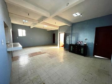 Edificio de tres niveles en Valle de Anahuac, excelente oportunidad de inversión