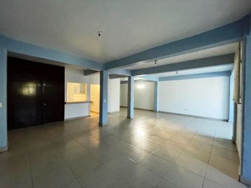 Edificio de tres niveles en Valle de Anahuac, excelente oportunidad de inversión