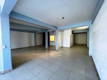 Edificio de tres niveles en Valle de Anahuac, excelente oportunidad de inversión