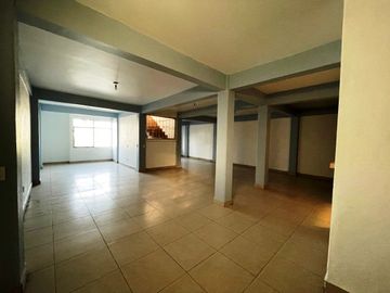Edificio de tres niveles en Valle de Anahuac, excelente oportunidad de inversión