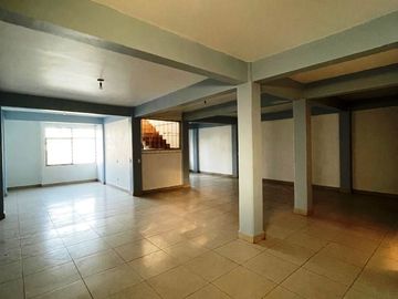 Edificio de tres niveles en Valle de Anahuac, excelente oportunidad de inversión