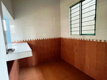 Edificio de tres niveles en Valle de Anahuac, excelente oportunidad de inversión