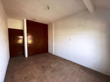 Edificio de tres niveles en Valle de Anahuac, excelente oportunidad de inversión
