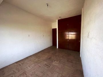 Edificio de tres niveles en Valle de Anahuac, excelente oportunidad de inversión