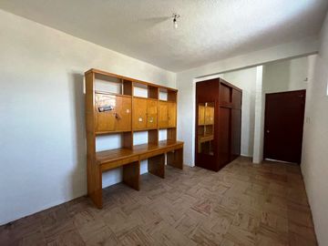 Edificio de tres niveles en Valle de Anahuac, excelente oportunidad de inversión
