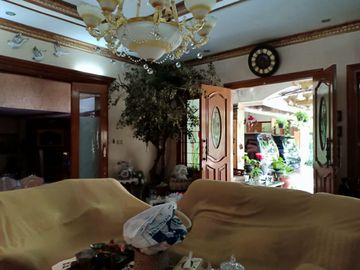 Rumah siap huni design classic furnished di Kerten Solo Jawa tengah