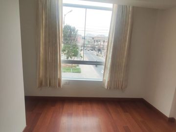 VENTA DEPARTAMENTO 2DO PISO CON ASCENSOR FRENTE A PARQUE SAN JUAN DE MIRAFLORES