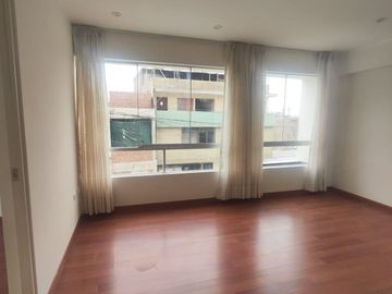 VENTA DEPARTAMENTO 2DO PISO CON ASCENSOR FRENTE A PARQUE SAN JUAN DE MIRAFLORES