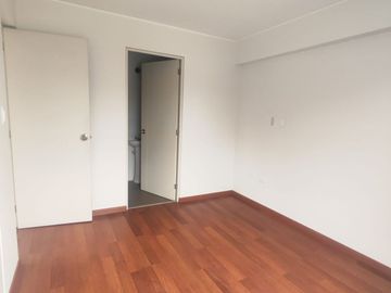 VENTA DEPARTAMENTO 2DO PISO CON ASCENSOR FRENTE A PARQUE SAN JUAN DE MIRAFLORES