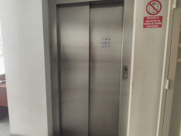 VENTA DEPARTAMENTO 2DO PISO CON ASCENSOR FRENTE A PARQUE SAN JUAN DE MIRAFLORES