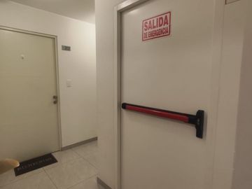 VENTA DEPARTAMENTO 2DO PISO CON ASCENSOR FRENTE A PARQUE SAN JUAN DE MIRAFLORES