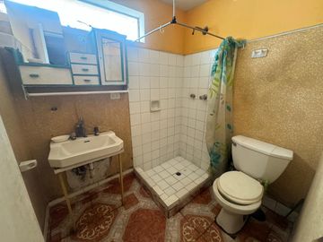 VENTA DE HERMOSA CASA Y NEGOCIO EN SANTIAGO DE SURCO