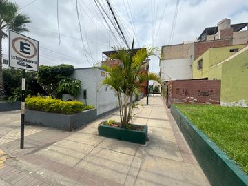 VENTA DE HERMOSA CASA Y NEGOCIO EN SANTIAGO DE SURCO