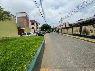 VENTA DE HERMOSA CASA Y NEGOCIO EN SANTIAGO DE SURCO