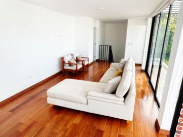 VENDO LINDO DUPLEX SEMI ESTRENO FONDO A PARQUE MUY CERCA COLEGIO SAN SILVESTRE - MIRAFLORES