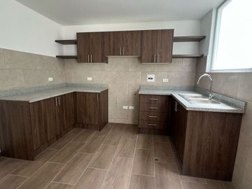 HERMOSA CASA A ESTRENAR CONOCOTO VALLE DE LOS CHILLOS– CRÉDITO VIP