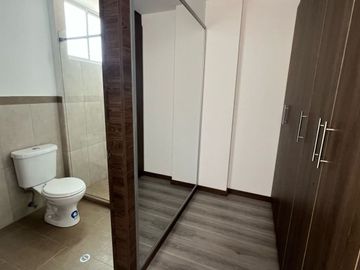 HERMOSA CASA A ESTRENAR CONOCOTO VALLE DE LOS CHILLOS– CRÉDITO VIP