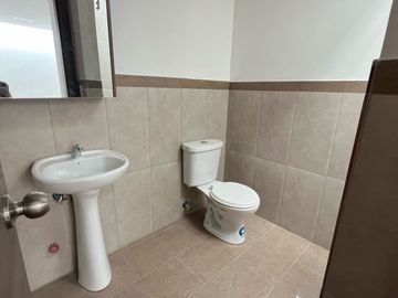 HERMOSA CASA A ESTRENAR CONOCOTO VALLE DE LOS CHILLOS– CRÉDITO VIP