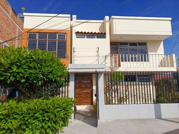 CASA INDEPENDIENTE EN VENTA EN SAN ANTONIO. AMBATO