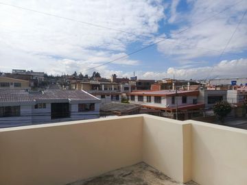 CASA INDEPENDIENTE EN VENTA EN SAN ANTONIO. AMBATO