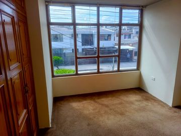 CASA INDEPENDIENTE EN VENTA EN SAN ANTONIO. AMBATO