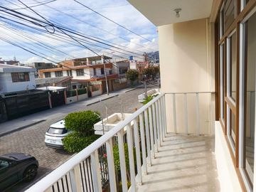 CASA INDEPENDIENTE EN VENTA EN SAN ANTONIO. AMBATO