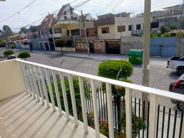 CASA INDEPENDIENTE EN VENTA EN SAN ANTONIO. AMBATO