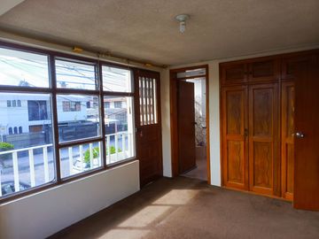 CASA INDEPENDIENTE EN VENTA EN SAN ANTONIO. AMBATO