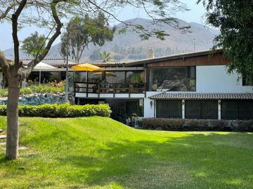 Venta de Linda Casa estilo Campestre en zona segura en Laguna Grande , La Molina