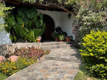 Venta de Linda Casa estilo Campestre en zona segura en Laguna Grande , La Molina