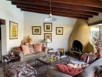 Venta de Linda Casa estilo Campestre en zona segura en Laguna Grande , La Molina