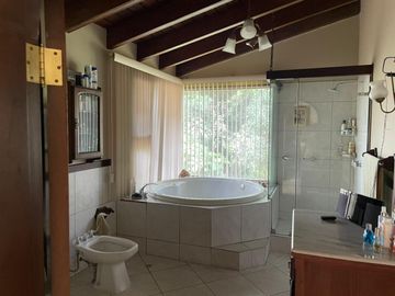 Venta de Linda Casa estilo Campestre en zona segura en Laguna Grande , La Molina