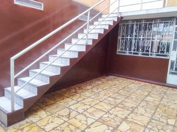 SE VENDE CASA EN LA MEJOR ZONA DE LOS OLIVOS