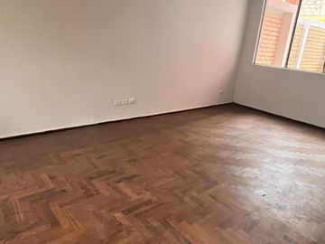 SE VENDE CASA EN LA MEJOR ZONA DE LOS OLIVOS