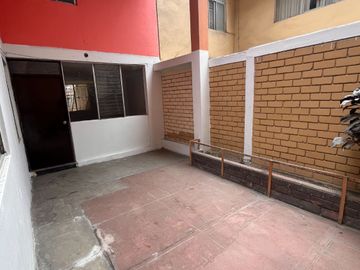 SE VENDE CASA EN LA MEJOR ZONA DE LOS OLIVOS